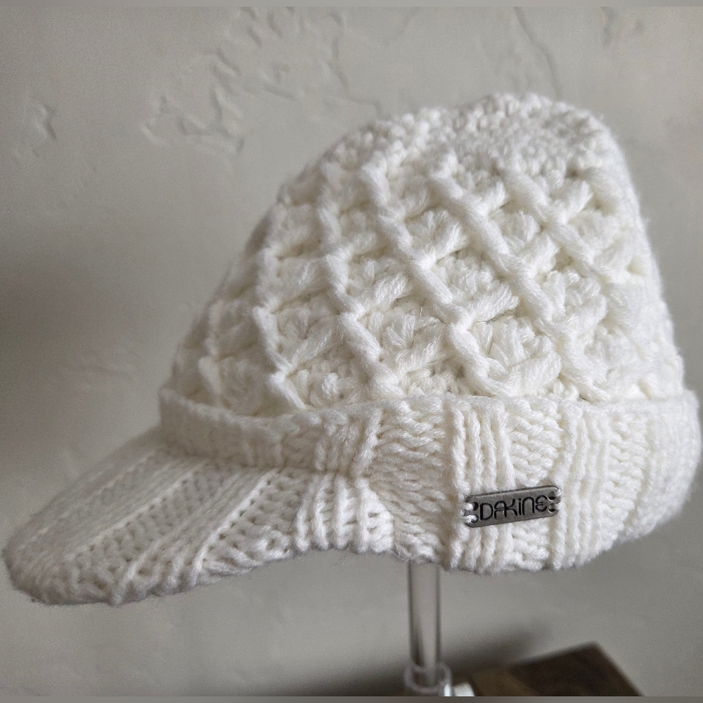 Dakine Women's Knit White Beanie With Brim
